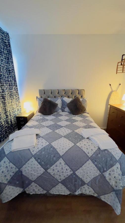 Charming 1-Bedroom Apartment In Woolwich Лондон Екстериор снимка