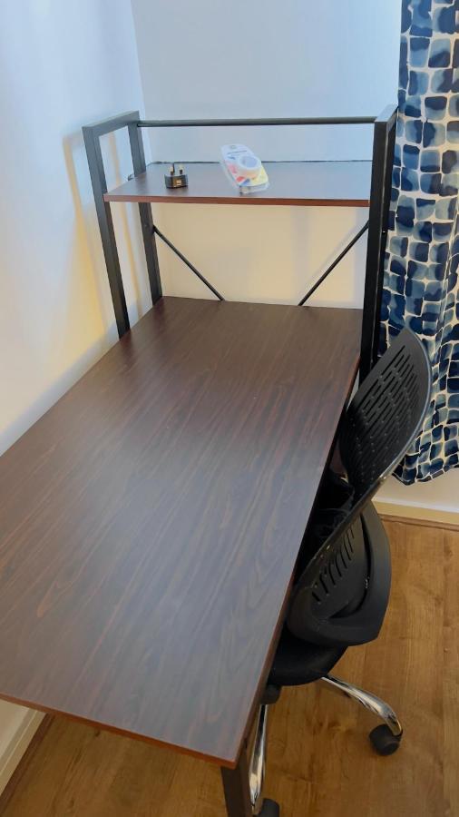 Charming 1-Bedroom Apartment In Woolwich Лондон Екстериор снимка