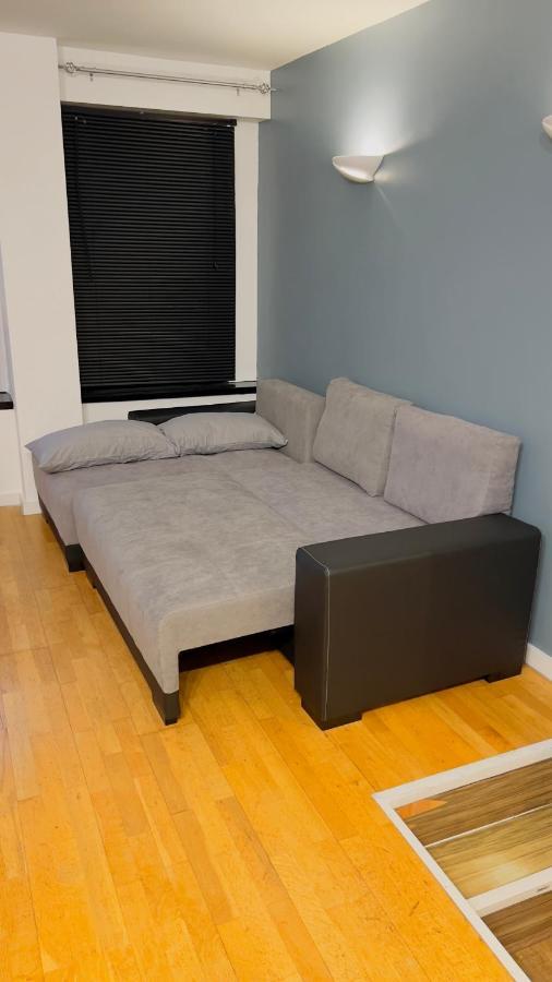 Charming 1-Bedroom Apartment In Woolwich Лондон Екстериор снимка